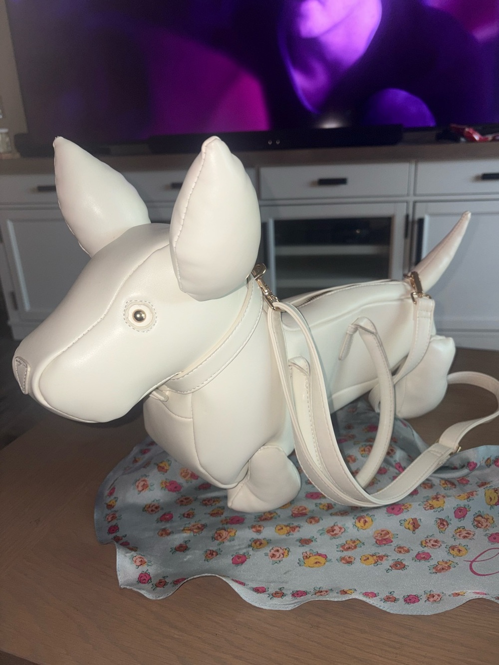 AKIRA Dachshund White Dog-Shaped Crossbody Purse with Detachable Strap